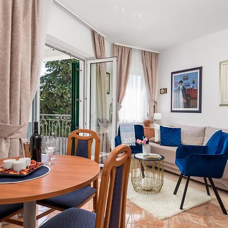 Light Summer Apartment With A Swimming Pool Опатия Экстерьер фото