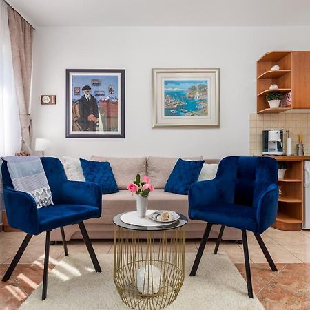 Light Summer Apartment With A Swimming Pool Опатия Экстерьер фото