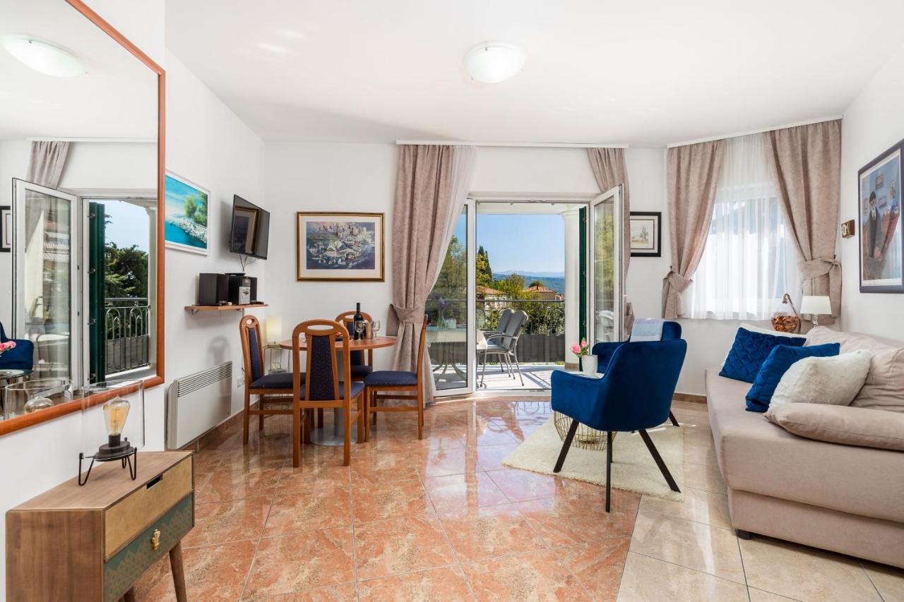Light Summer Apartment With A Swimming Pool Опатия Экстерьер фото
