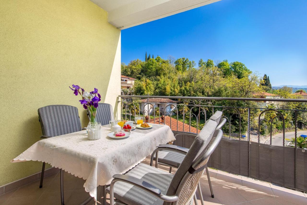 Light Summer Apartment With A Swimming Pool Опатия Экстерьер фото