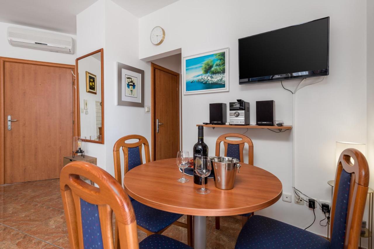 Light Summer Apartment With A Swimming Pool Опатия Экстерьер фото