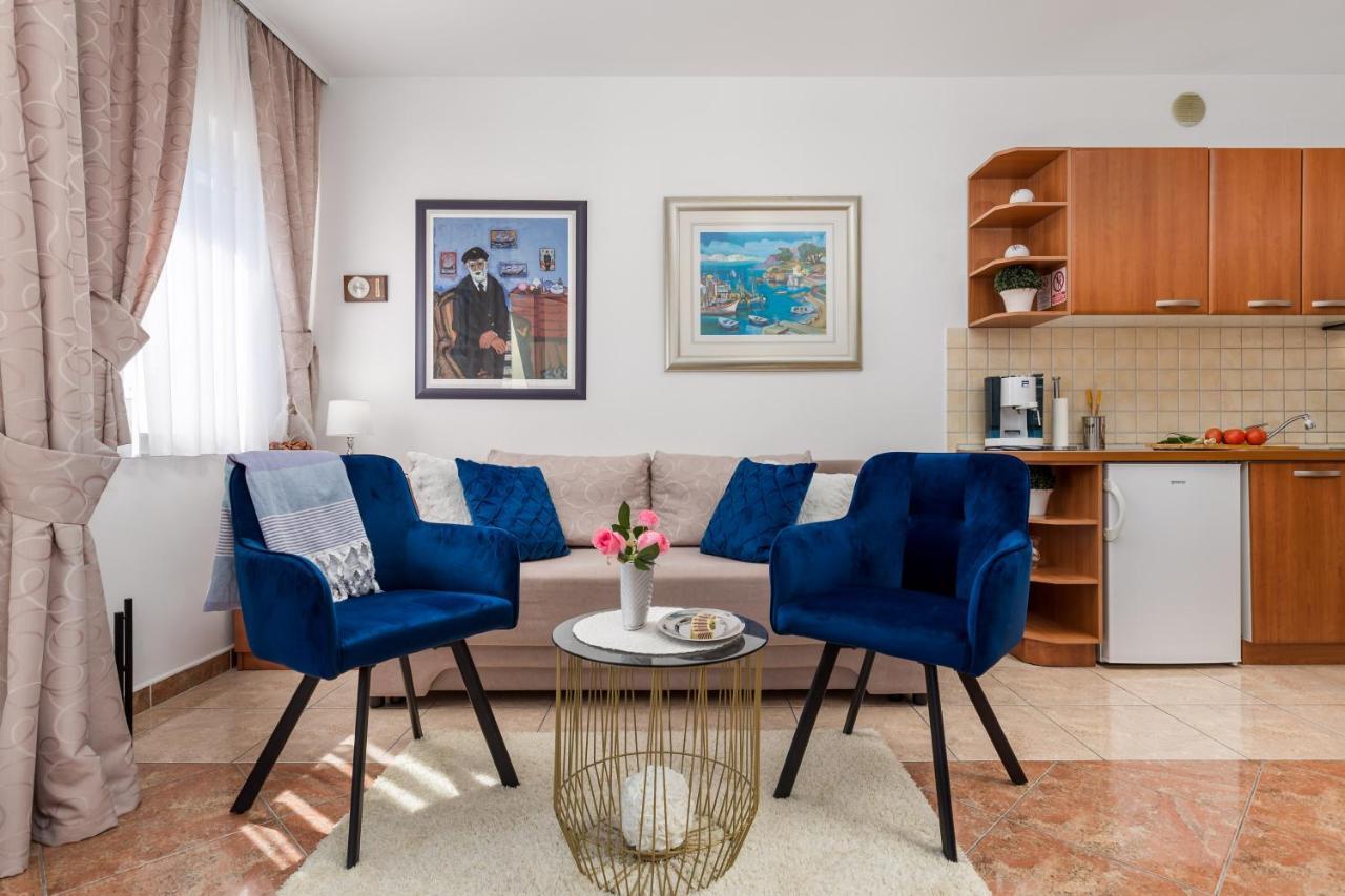 Light Summer Apartment With A Swimming Pool Опатия Экстерьер фото