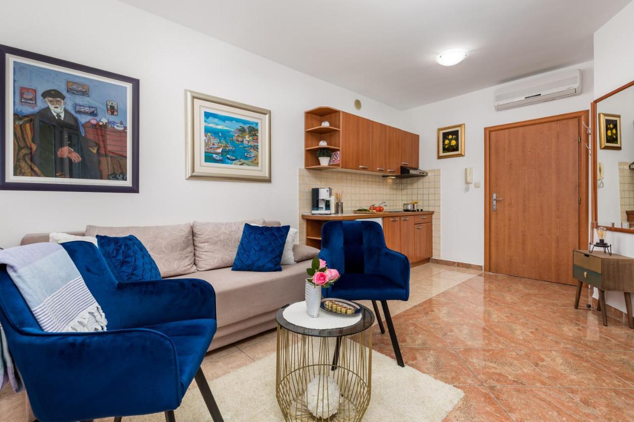 Light Summer Apartment With A Swimming Pool Опатия Экстерьер фото