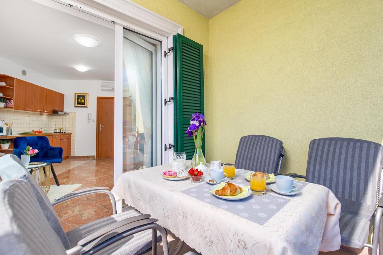 Light Summer Apartment With A Swimming Pool Опатия Экстерьер фото